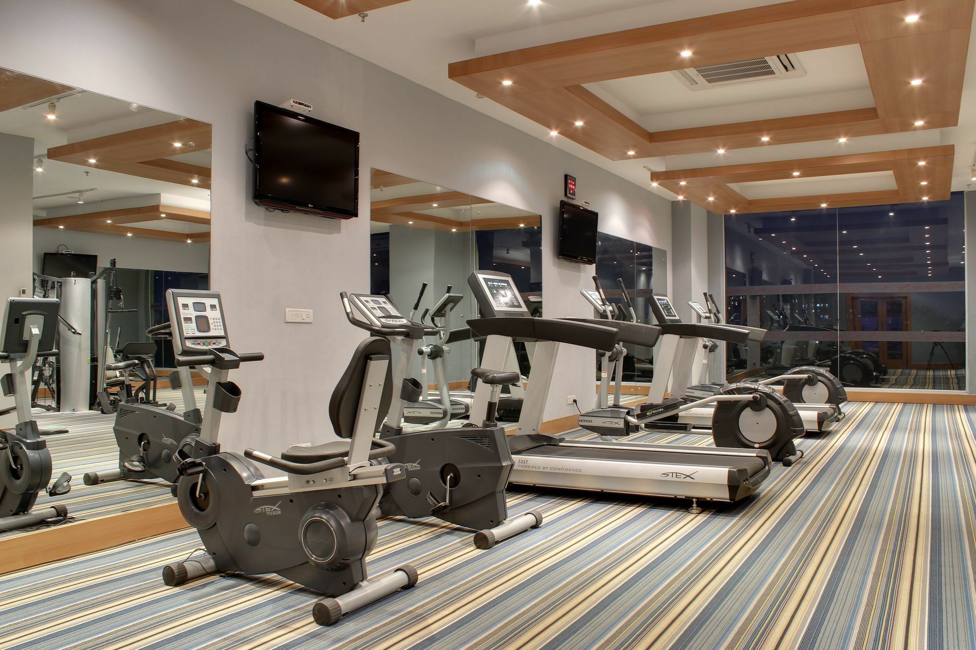 Vivanta Ahmedabad Sg Highway Ngoại thất bức ảnh